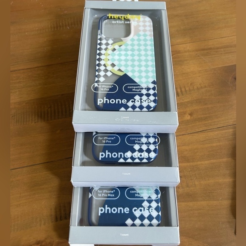 NWT heyday Navy and Mint Geometric Phone Case
